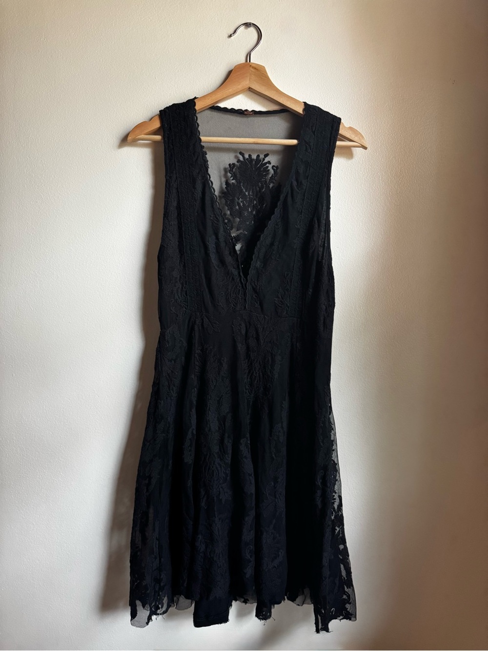Free People Black Lace V-Neck Sleeveless Dress